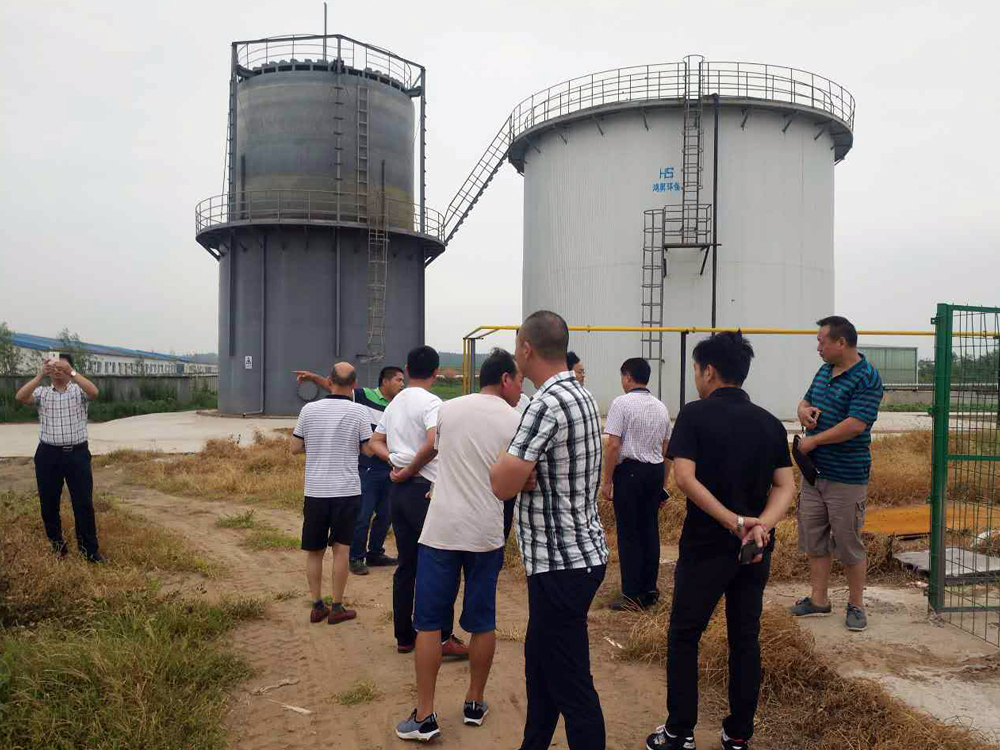 客戶參觀衛(wèi)輝雛鷹沼氣工程